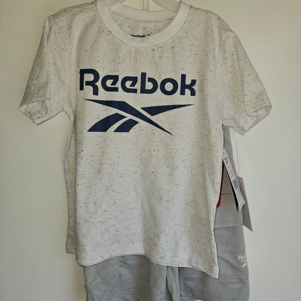 Reebok T-shirt and shorts Boys size 6